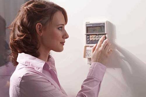 Los adolescentes son capaces de escribir en el Whatsapp sin mirar la pantalla pero tienen dificultades para programar un aire acondicionado doméstico