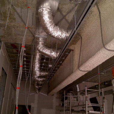 Difusores lineales en instalación por conductos.